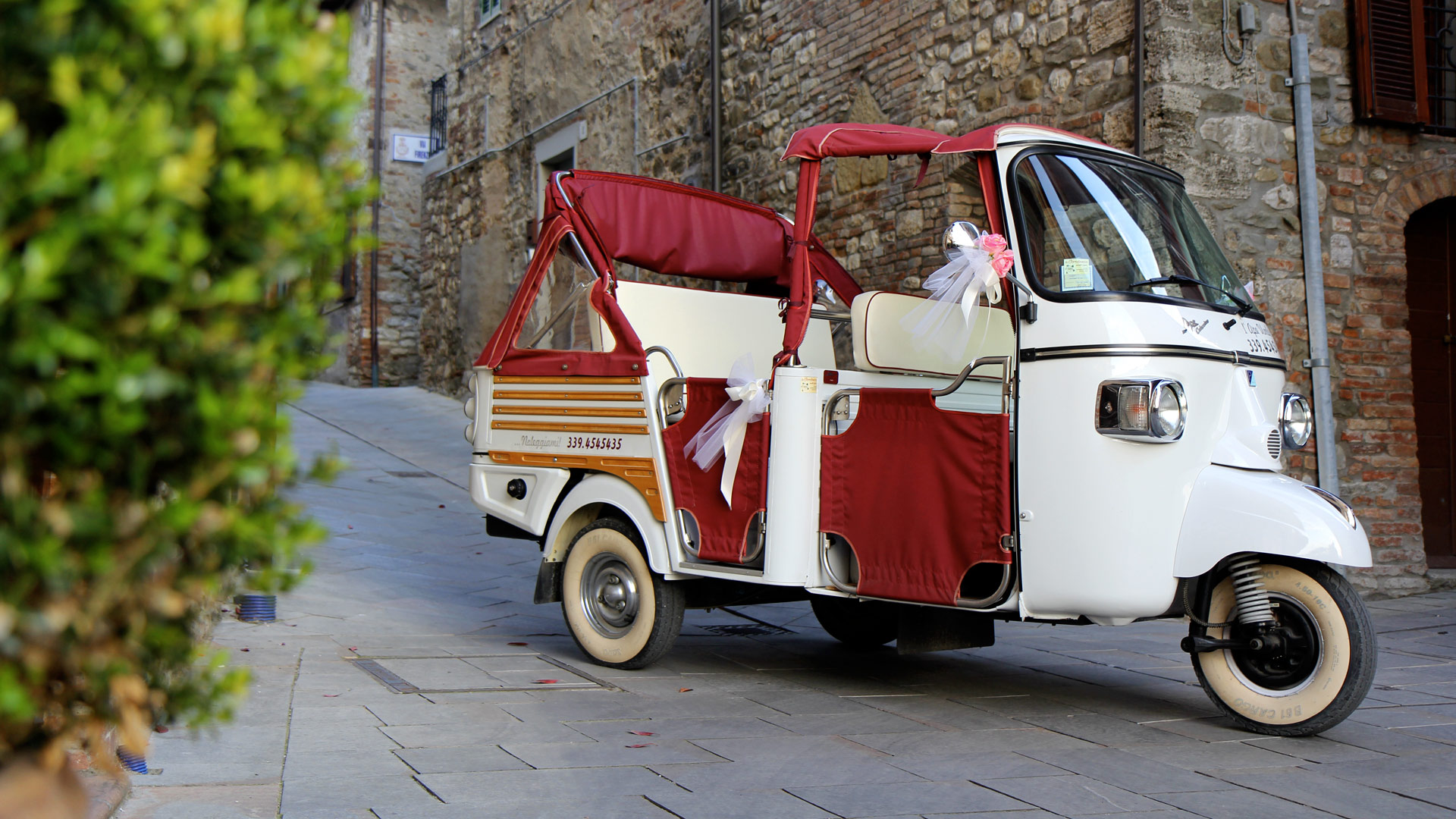 Umbria in Ape Rental Noleggio Vespe Noleggio Scooter Noleggio Ape Calessino