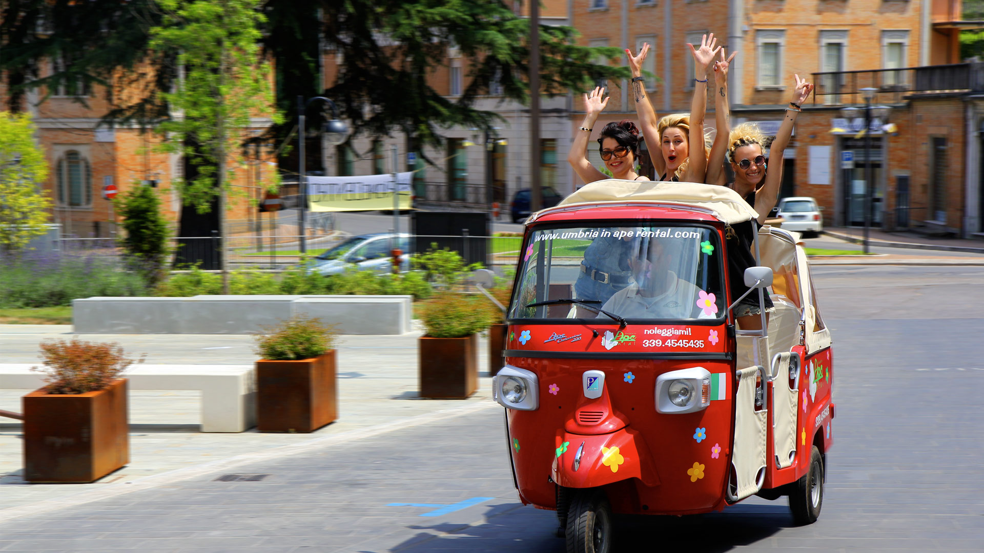 Umbria in Ape Rental Noleggio Vespe Noleggio Scooter Noleggio Ape Calessino