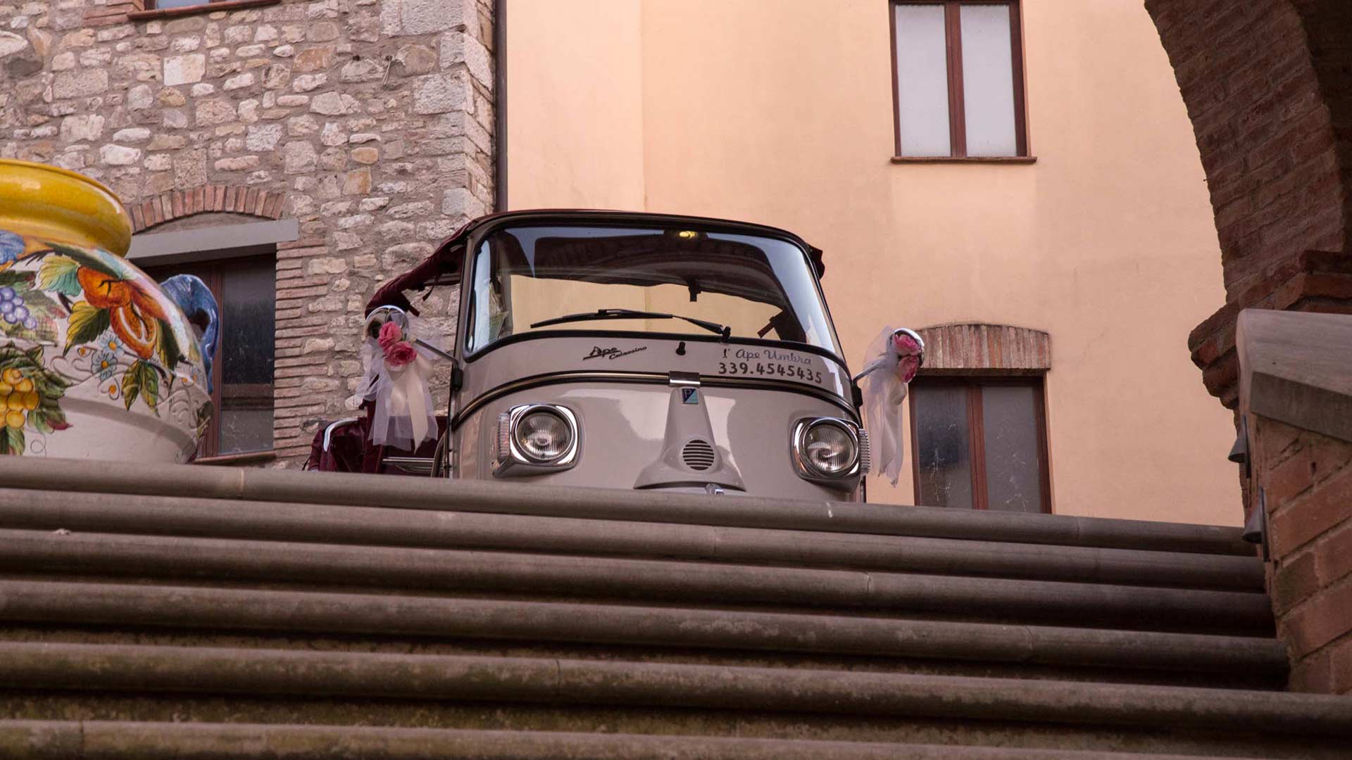 Umbria in Ape Rental Noleggio Vespe Noleggio Scooter Noleggio Ape Calessino